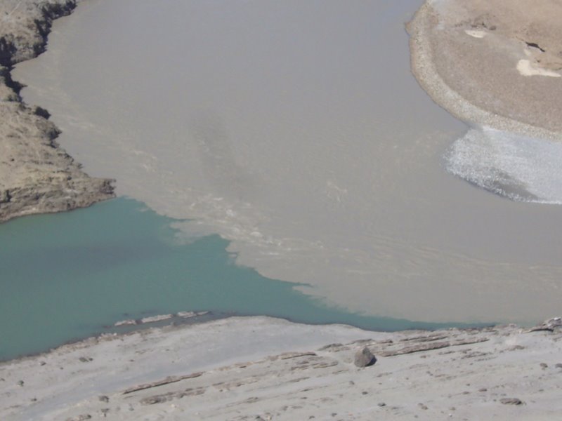 The slow moving green water on the left is the Indus. The coffee on the top is the Zanskar. They meet and merge to form the Indus.